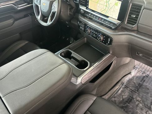 Used 2025 Chevrolet Silverado 3500 LTZ w/ Z71 Chrome Sport Edition AWD/4WD image 15