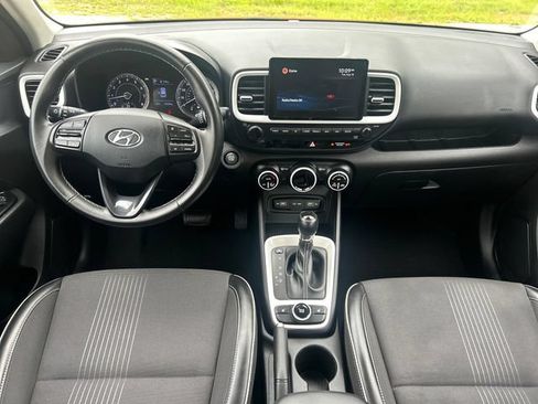 Used 2022 Hyundai Venue Limited FWD image 18