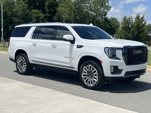 Used 2023 GMC Yukon XL Denali Ultimate AWD/4WD image 2