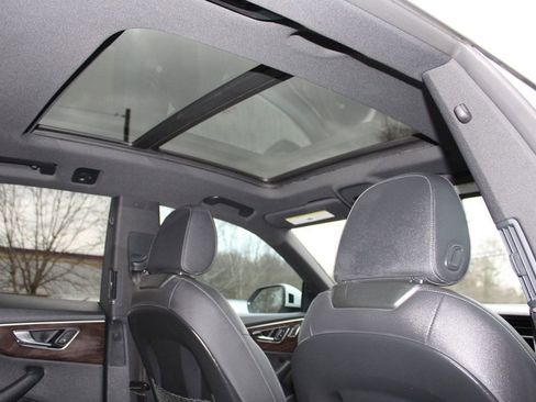 Used 2019 Audi Q8 Premium image 36