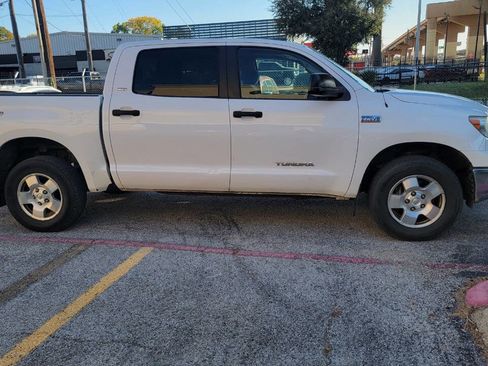 Used 2012 Toyota Tundra 4x4 CrewMax image 3