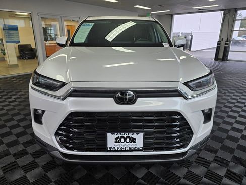 Used 2024 Toyota Grand Highlander Limited image 8