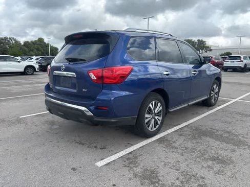 Used 2018 Nissan Pathfinder SV image 5