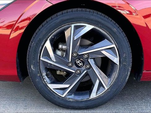 Used 2025 Hyundai Elantra SEL image 8