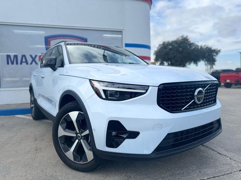 Used 2024 Volvo XC40 B5 Plus w/ Protection Package Premier image 7