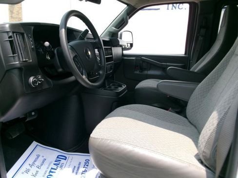Used 2025 Chevrolet Express 3500 LT w/ LT Preferred Equipment Group RWD image 10