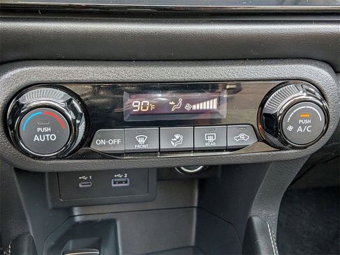 Used 2021 Nissan Kicks SR image 17