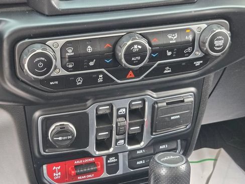 Used 2023 Jeep Gladiator Mojave w/ Cold Weather Group AWD/4WD image 28