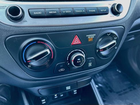 Used 2018 Hyundai Accent SE FWD image 15