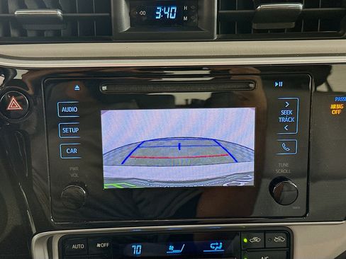 Used 2018 Toyota Corolla LE image 21