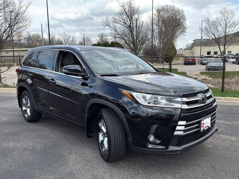 Used 2019 Toyota Highlander Limited Platinum image 22