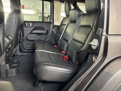 Used 2022 Jeep Wrangler Unlimited Sahara AWD/4WD image 35