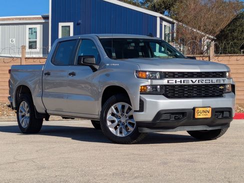 Used 2020 Chevrolet Silverado 1500 Custom w/ Custom Value Package image 2