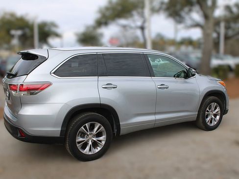 Used 2015 Toyota Highlander XLE image 7