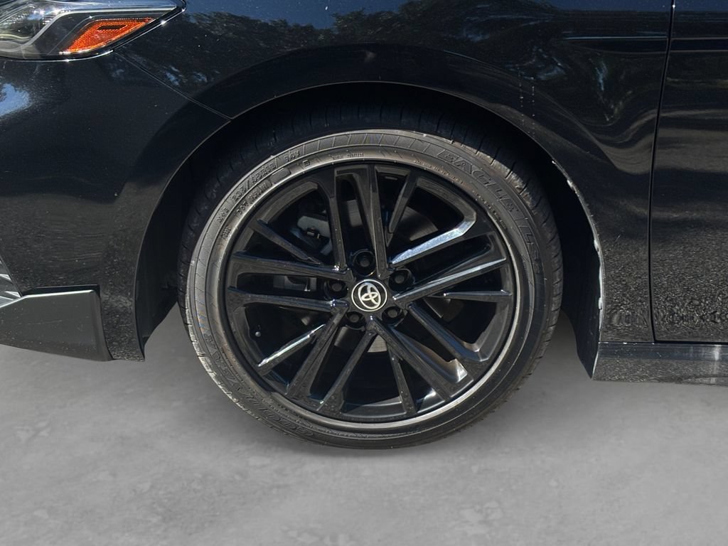 Used 2025 Toyota Camry SE w/ Convenience Package FWD image 9