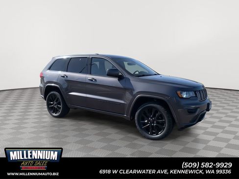 Used 2017 Jeep Grand Cherokee Altitude AWD/4WD image 1