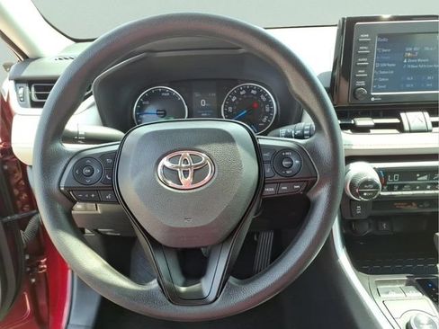 Used 2022 Toyota RAV4 XLE AWD/4WD image 15