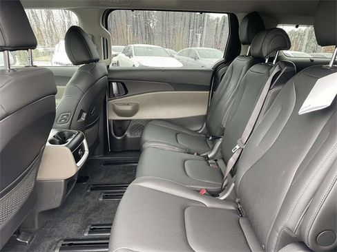 New 2026 Kia Carnival EX image 21