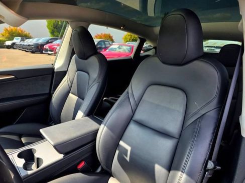 Used 2023 Tesla Model Y Long Range AWD/4WD image 33