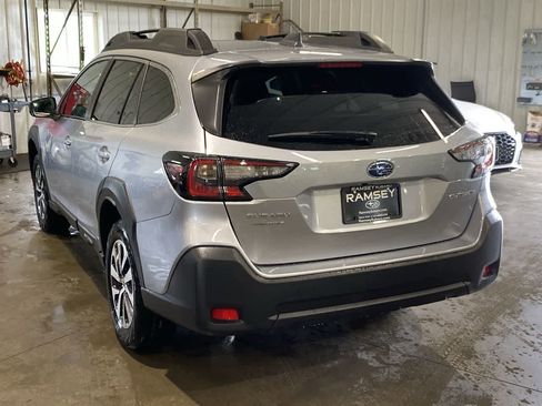 Certified 2025 Subaru Outback Premium AWD/4WD image 4