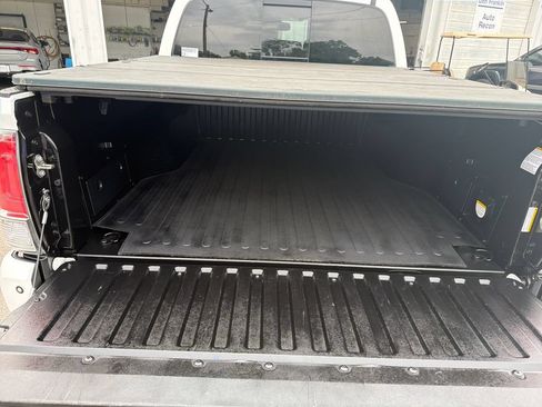 Used 2017 Toyota Tacoma Limited AWD/4WD image 9