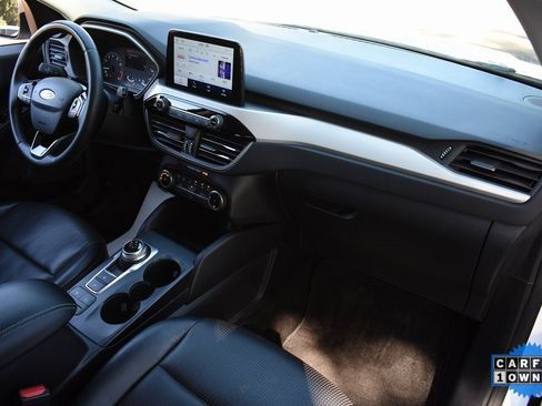 Used 2022 Ford Escape SE w/ Cold Weather Package image 26