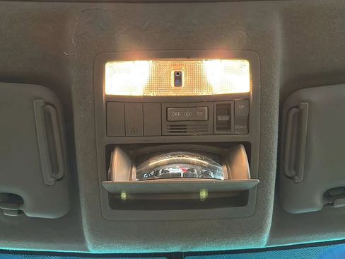 Used 2013 Toyota Highlander Limited image 28