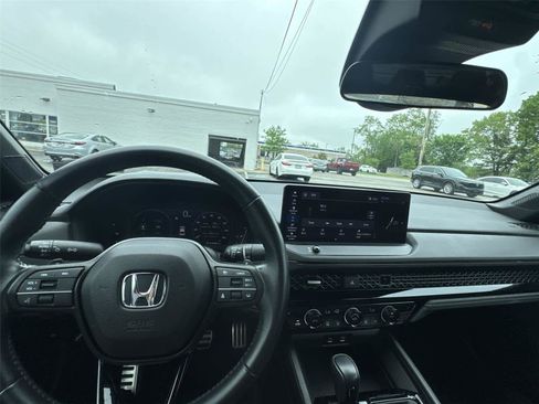 Used 2023 Honda Accord Sport image 11