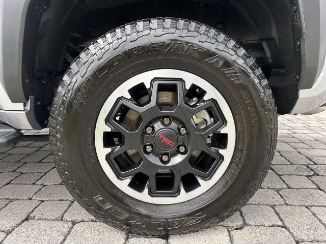 Used 2025 Toyota 4Runner TRD Off-Road Premium AWD/4WD image 11