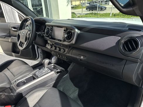 Used 2023 Toyota Tacoma TRD Off-Road image 33