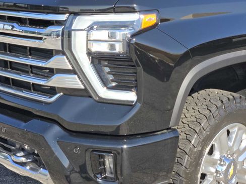 Certified 2024 Chevrolet Silverado 2500 High Country w/ High Country Premium Package AWD/4WD image 9