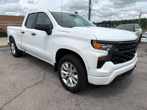 Used 2023 Chevrolet Silverado 1500 Custom AWD/4WD image 2