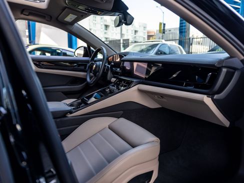 Certified 2025 Porsche Panamera image 50