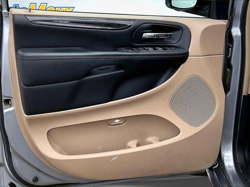 Used 2013 Dodge Grand Caravan Crew w/ Driver Convenience Group FWD image 19