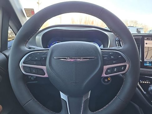 Used 2024 Chrysler Pacifica Pinnacle image 45