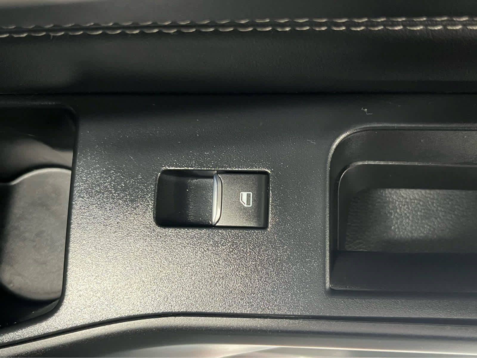 Certified 2020 Ford Explorer XLT w/ Equipment Group 202A AWD/4WD image 40