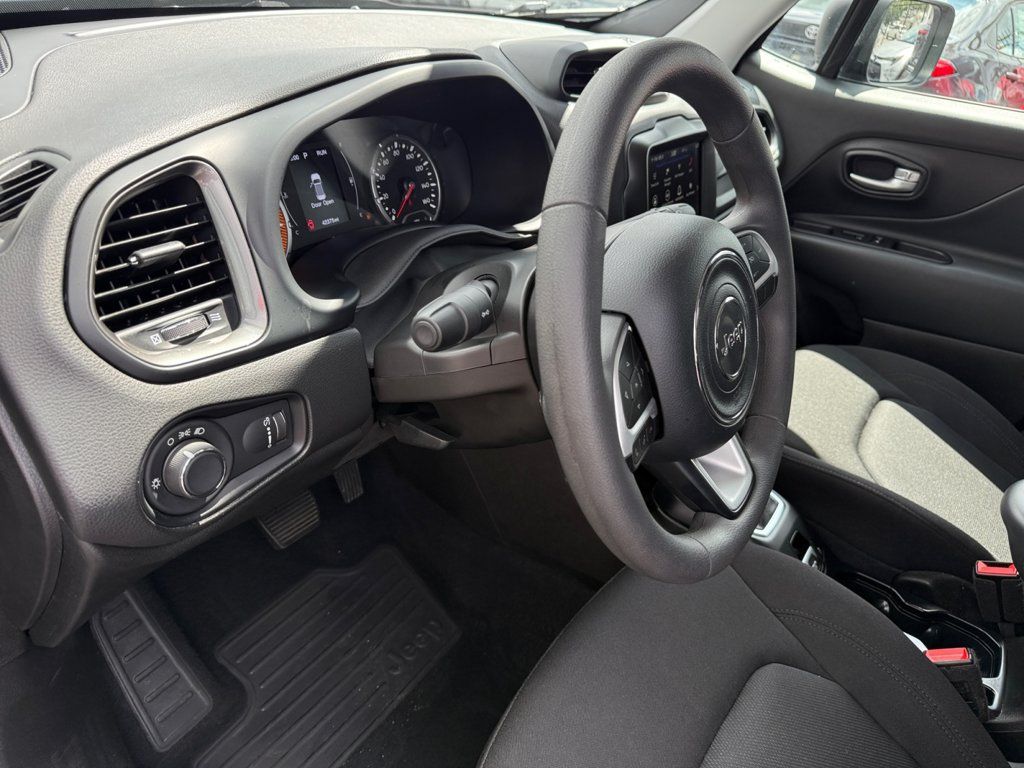 Used 2023 Jeep Renegade Latitude AWD/4WD image 27
