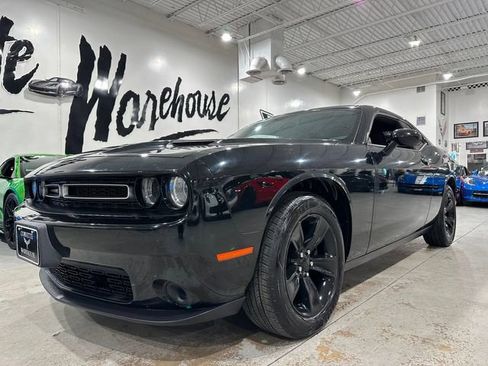 Used 2020 Dodge Challenger SXT RWD image 27