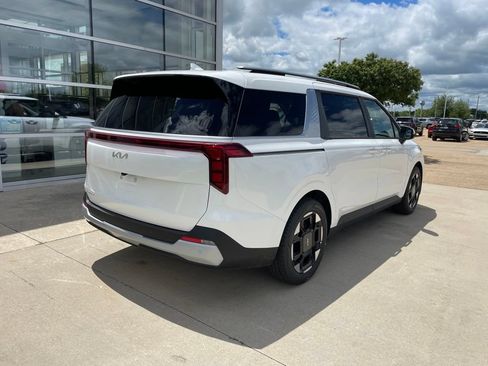 New 2026 Kia Carnival EX FWD image 5