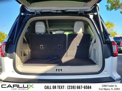 Used 2018 Lincoln Navigator Premiere image 12