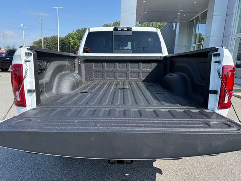 New 2026 RAM 2500 Laramie AWD/4WD image 19