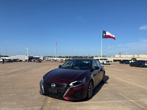 Certified 2025 Nissan Altima 2.5 SV FWD image 7