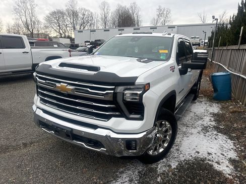 Used 2024 Chevrolet Silverado 2500 LTZ w/ LTZ Convenience Package image 2