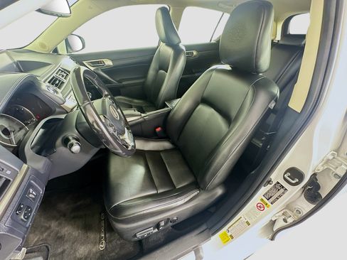 Used 2017 Lexus CT 200h w/ Navigation System Package FWD image 13