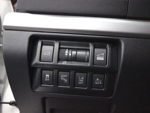 Used 2018 Subaru Outback 2.5i Limited image 17