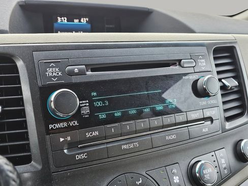 Used 2012 Toyota Sienna LE image 8