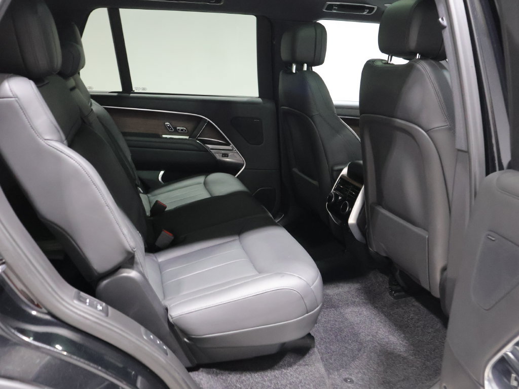 Used 2023 Land Rover Range Rover Long Wheelbase SE AWD/4WD image 18