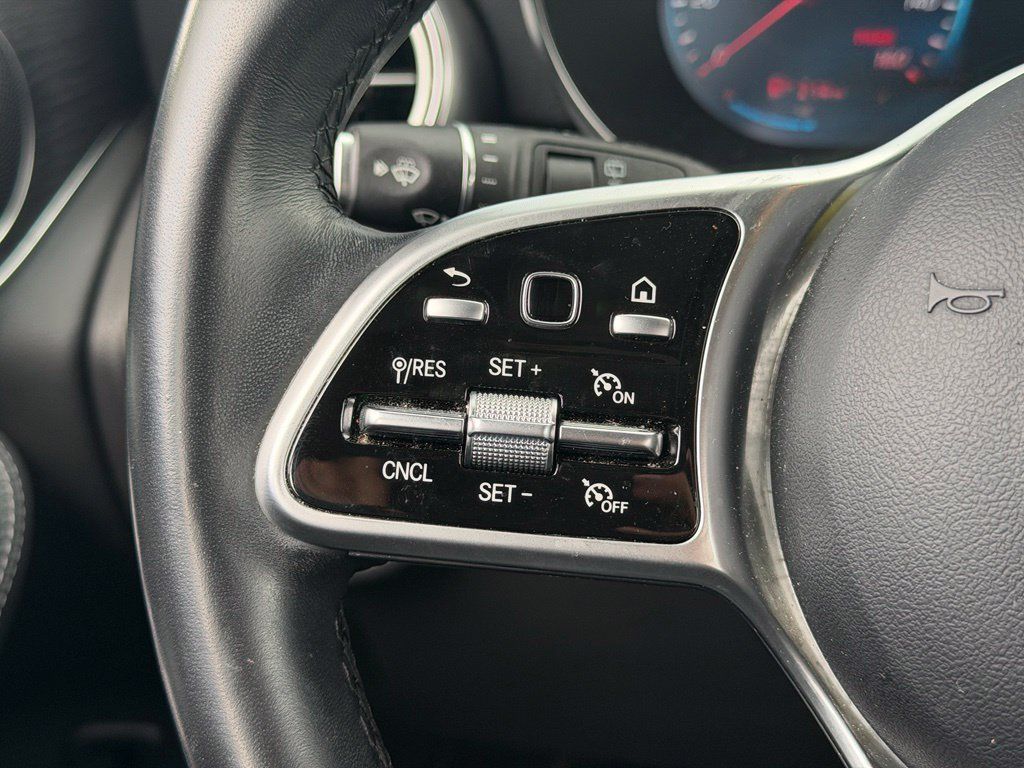 Used 2022 Mercedes-Benz GLC 300 4MATIC image 25