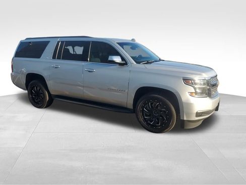 Used 2020 Chevrolet Suburban LT image 6