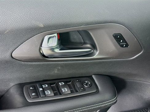 New 2026 Chrysler Pacifica Select image 13